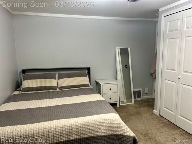 39621 Ormsby Street, Clinton Charter Township, MI 48036