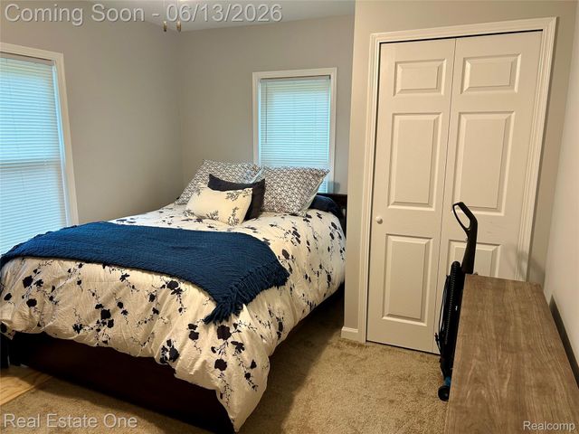 39621 Ormsby Street, Clinton Charter Township, MI 48036