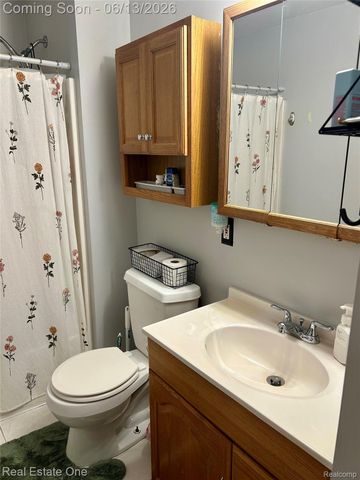 39621 Ormsby Street, Clinton Charter Township, MI 48036