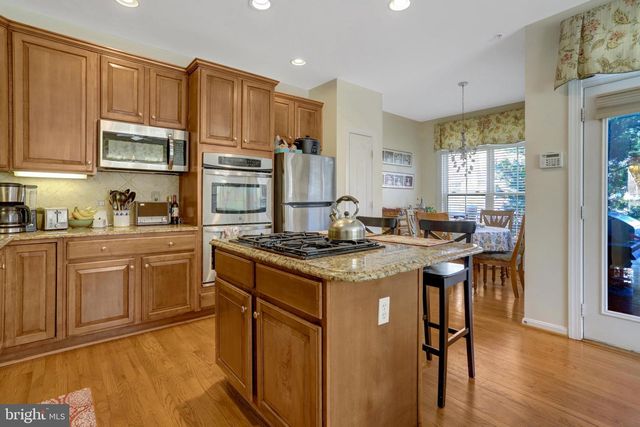 5257 BESSLEY PL, Alexandria, VA 22304