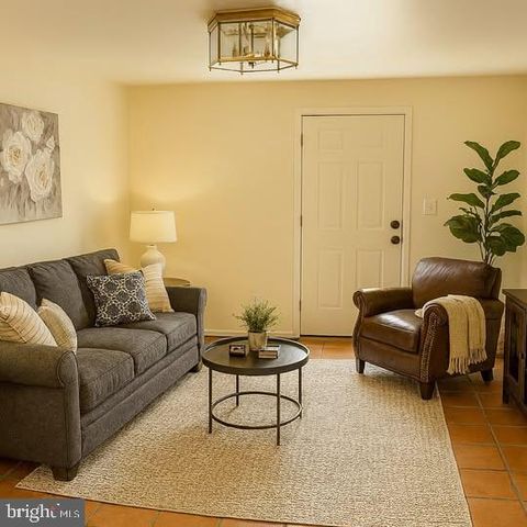 1822 BRUCE PL SE, Washington, DC 20020