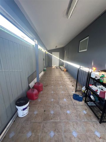 6900 SW 22nd St, Miami, FL 33155