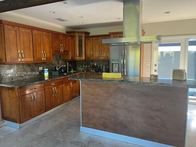 6900 SW 22nd St, Miami, FL 33155