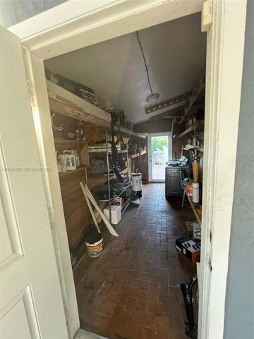 6900 SW 22nd St, Miami, FL 33155