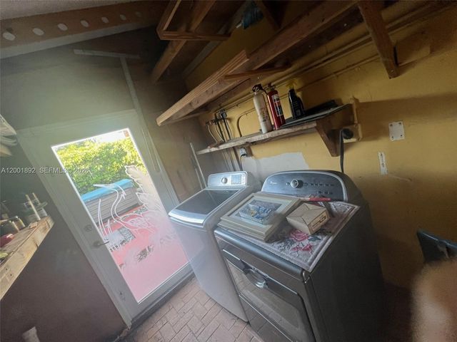 6900 SW 22nd St, Miami, FL 33155