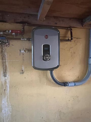 6900 SW 22nd St, Miami, FL 33155