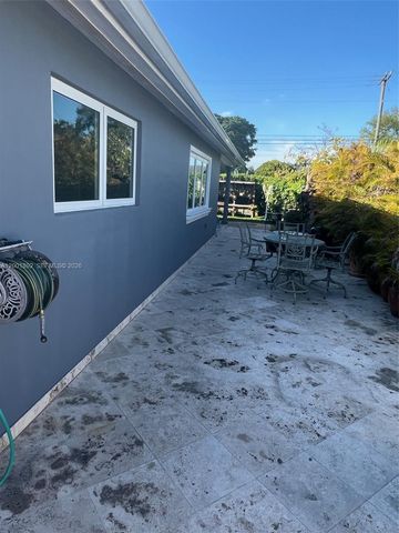 6900 SW 22nd St, Miami, FL 33155