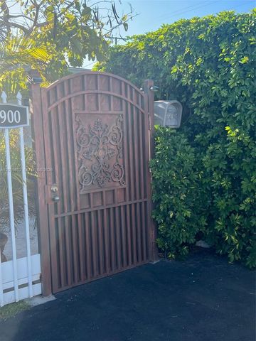 6900 SW 22nd St, Miami, FL 33155