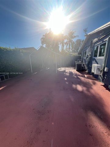 6900 SW 22nd St, Miami, FL 33155