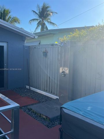 6900 SW 22nd St, Miami, FL 33155