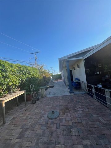 6900 SW 22nd St, Miami, FL 33155