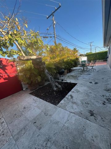 6900 SW 22nd St, Miami, FL 33155