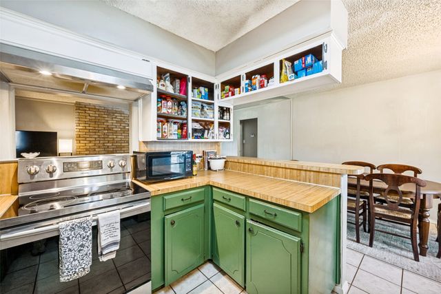 2204 Park Springs Court, Arlington, TX 76013