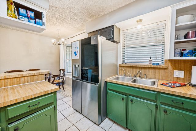 2204 Park Springs Court, Arlington, TX 76013