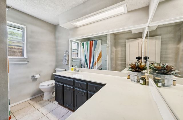 2204 Park Springs Court, Arlington, TX 76013