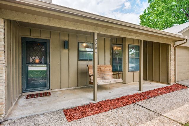 2204 Park Springs Court, Arlington, TX 76013