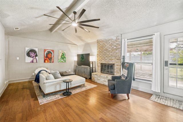 2204 Park Springs Court, Arlington, TX 76013