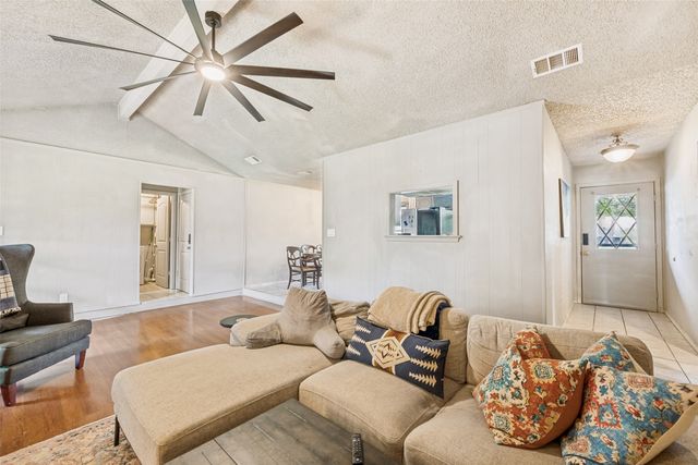 2204 Park Springs Court, Arlington, TX 76013