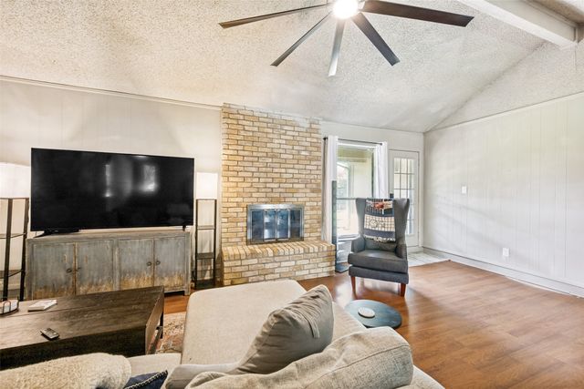 2204 Park Springs Court, Arlington, TX 76013