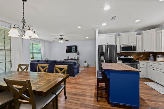 16208 Old Samuel Dr, Prairieville, LA 70769
