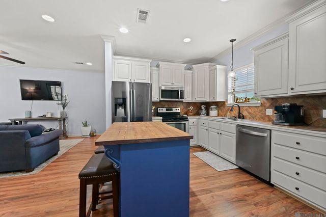 16208 Old Samuel Dr, Prairieville, LA 70769