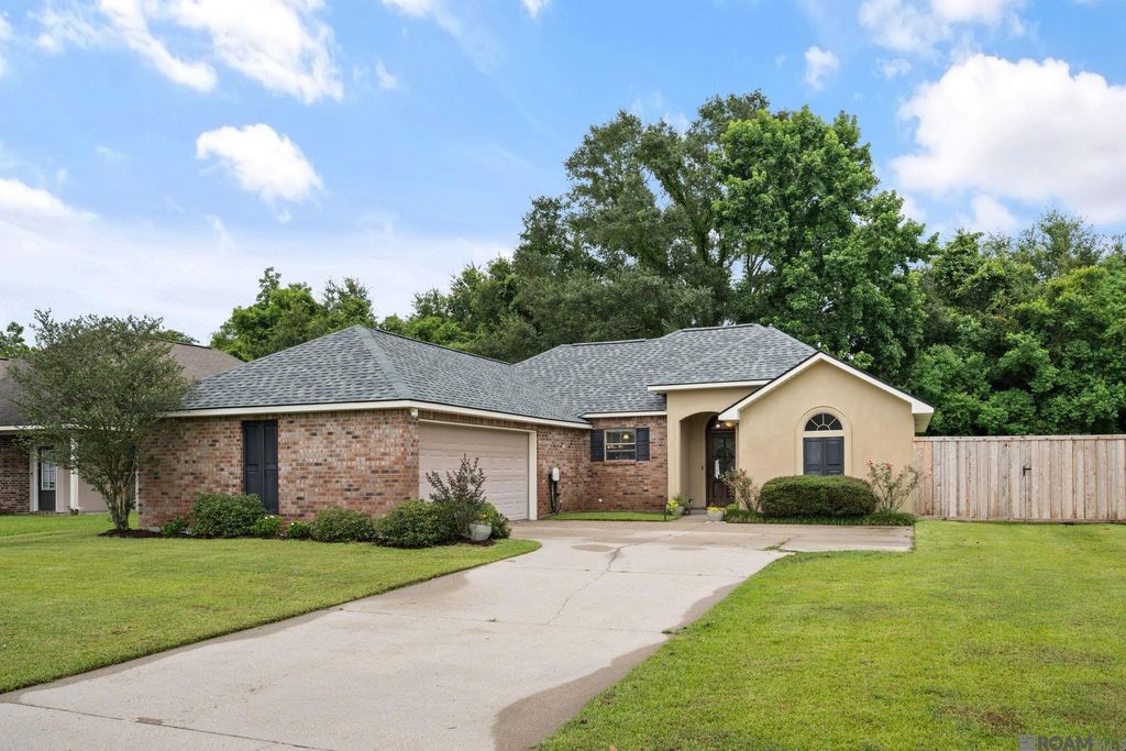 16208 Old Samuel Dr, Prairieville, LA 70769