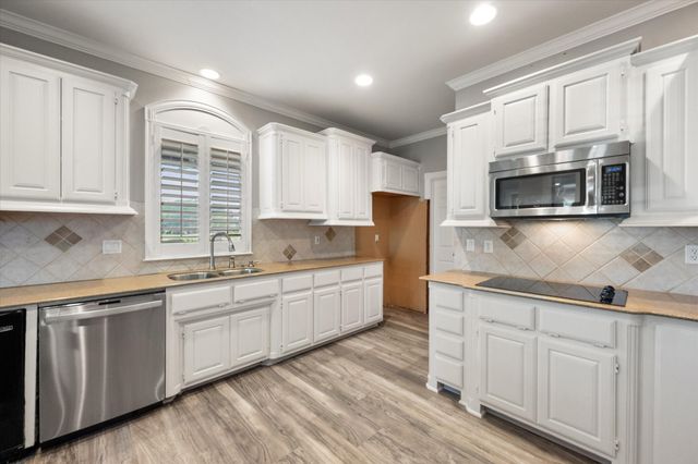 1398 Fairhaven Drive, Mansfield, TX 76063