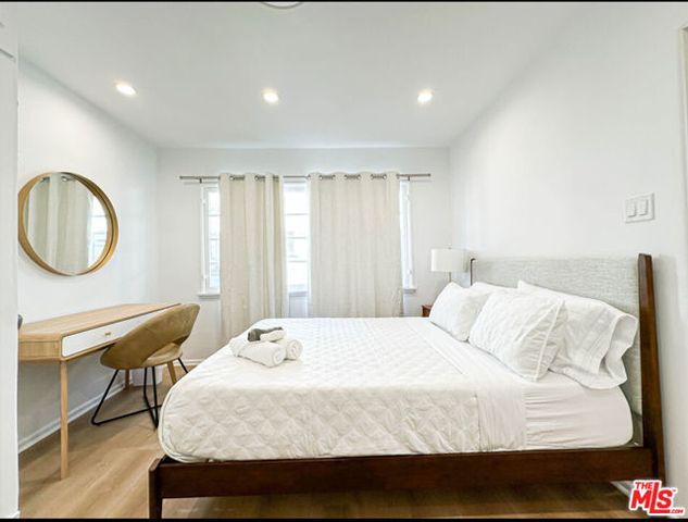 239 S Doheny Drive, Beverly Hills, CA 90211