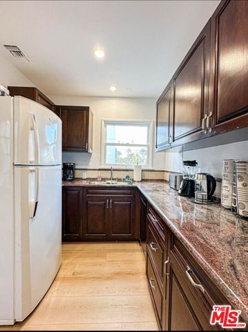 239 S Doheny Drive, Beverly Hills, CA 90211