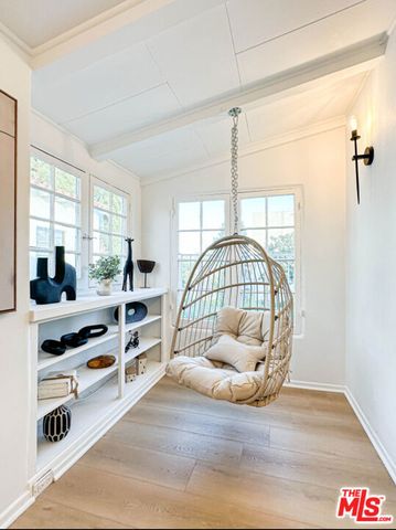 239 S Doheny Drive, Beverly Hills, CA 90211