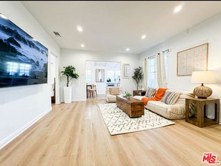 239 S Doheny Drive, Beverly Hills, CA 90211