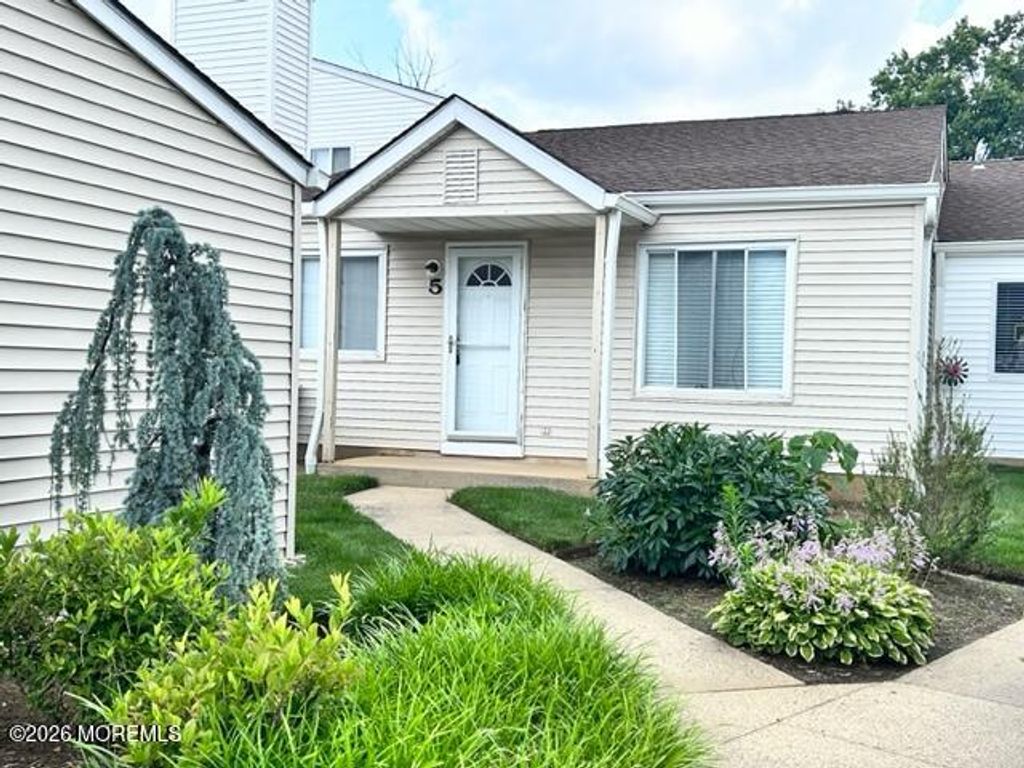 5 Inwood Terrace 5, Freehold, NJ 07728