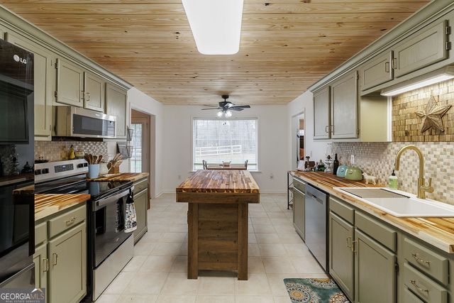 142 Meadow Lakes Drive, Lexington, GA 30648