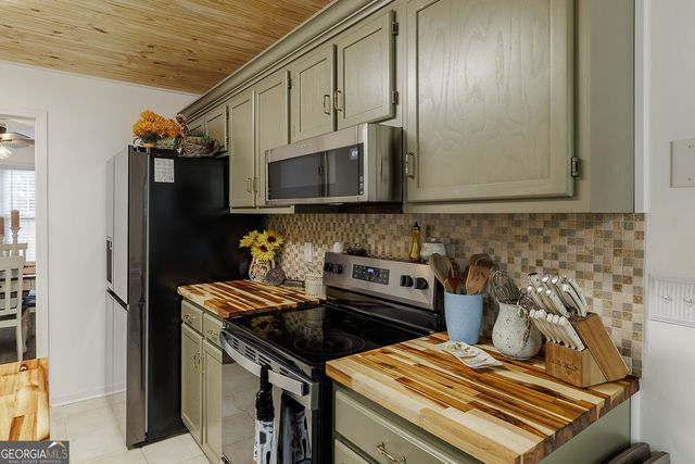 142 Meadow Lakes Drive, Lexington, GA 30648