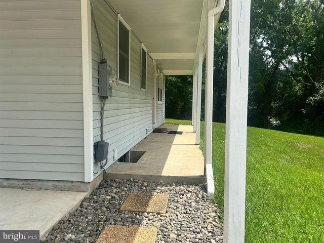 1330 PUGHTOWN RD, Phoenixville, PA 19460