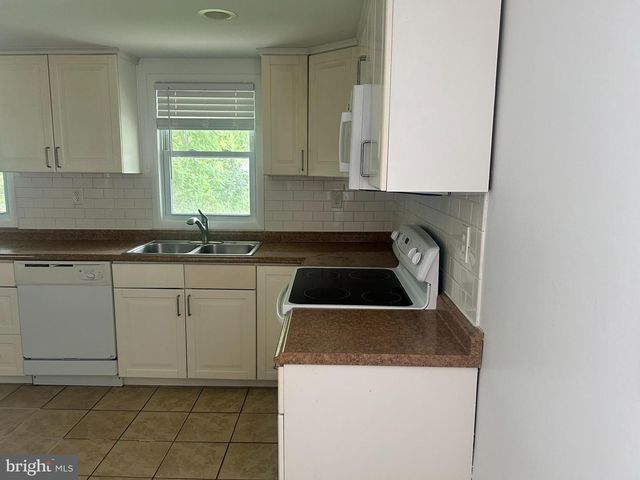 1330 PUGHTOWN RD, Phoenixville, PA 19460