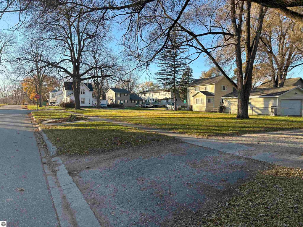 Image 7 of property listing at 320 W Locust, Mt Pleasant, MI 48858