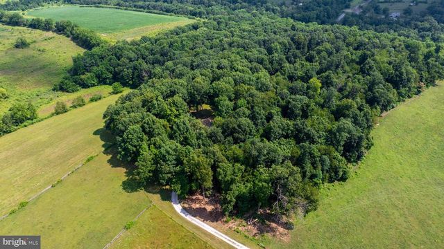 3046 ELDER DR, Glen Rock, PA 17327