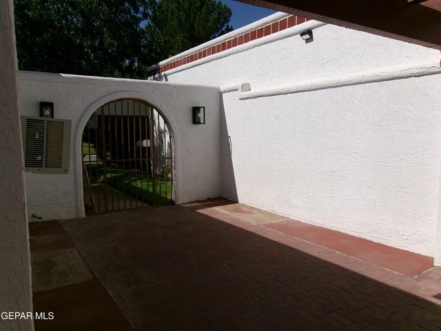 246 CASAS BELLAS Lane, Santa Teresa, NM 88008