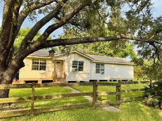 2016 Willowbend Drive, Alvin, TX 77511