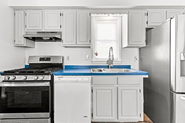 253 Garden St, Fall River, MA 02720