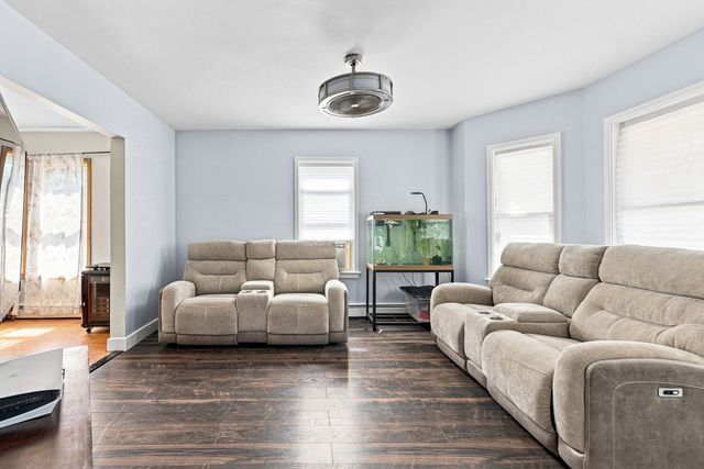 253 Garden St, Fall River, MA 02720