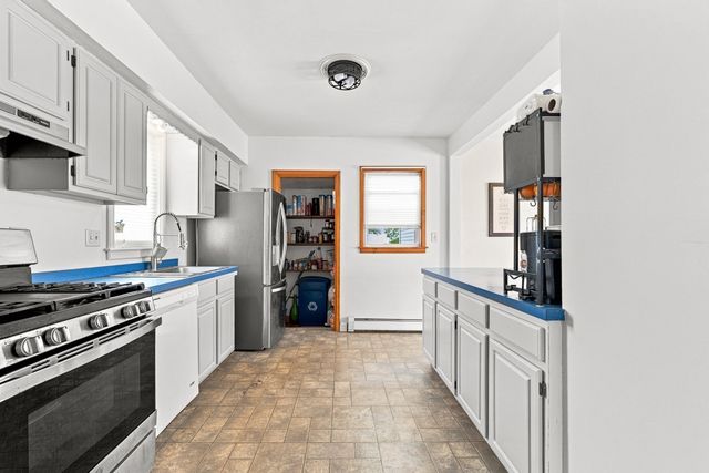 253 Garden St, Fall River, MA 02720