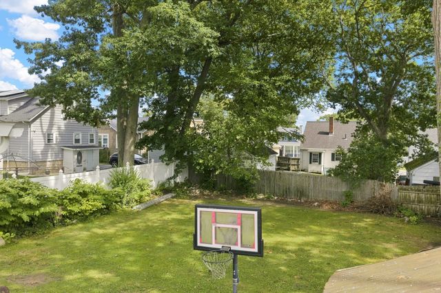 253 Garden St, Fall River, MA 02720