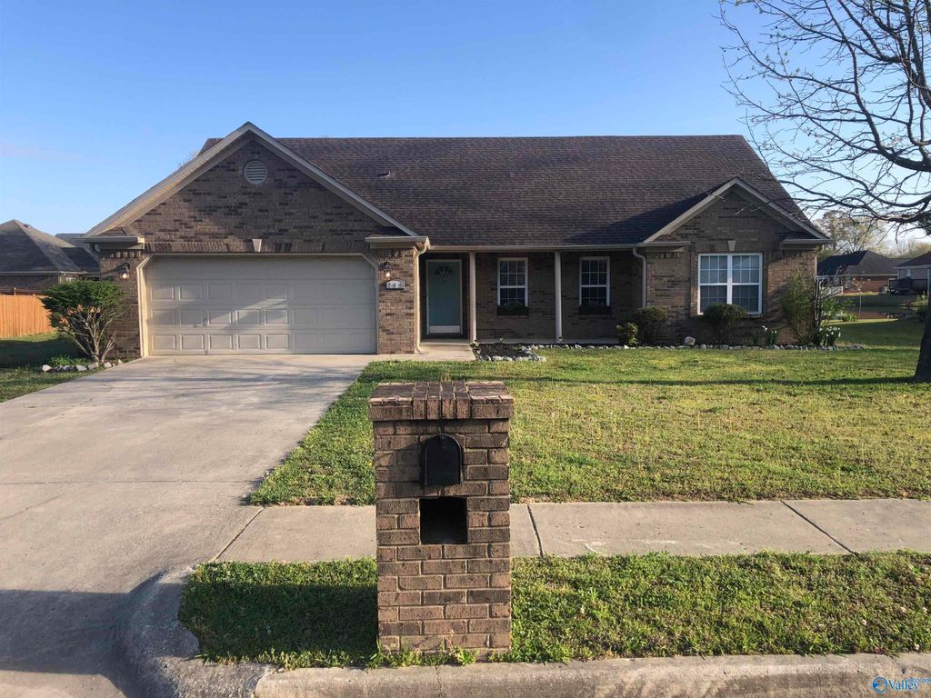 243 Chestnut Oak Circle, Owens Cross Roads, AL 35763