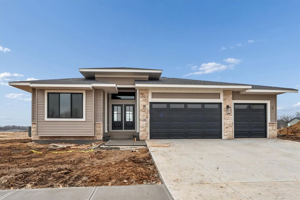 1201 Timber Trail, Solon, IA 52333