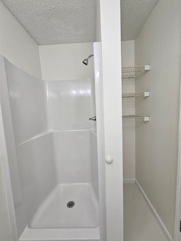 9 Bartemus Trl Apt 208, Nashua, NH 03063