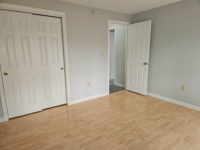 9 Bartemus Trl Apt 208, Nashua, NH 03063