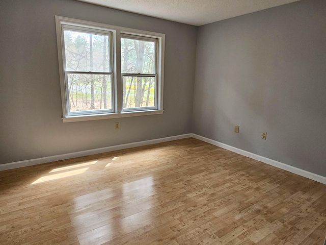 9 Bartemus Trl Apt 208, Nashua, NH 03063
