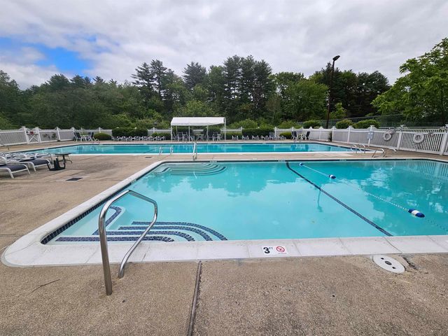 9 Bartemus Trl Apt 208, Nashua, NH 03063